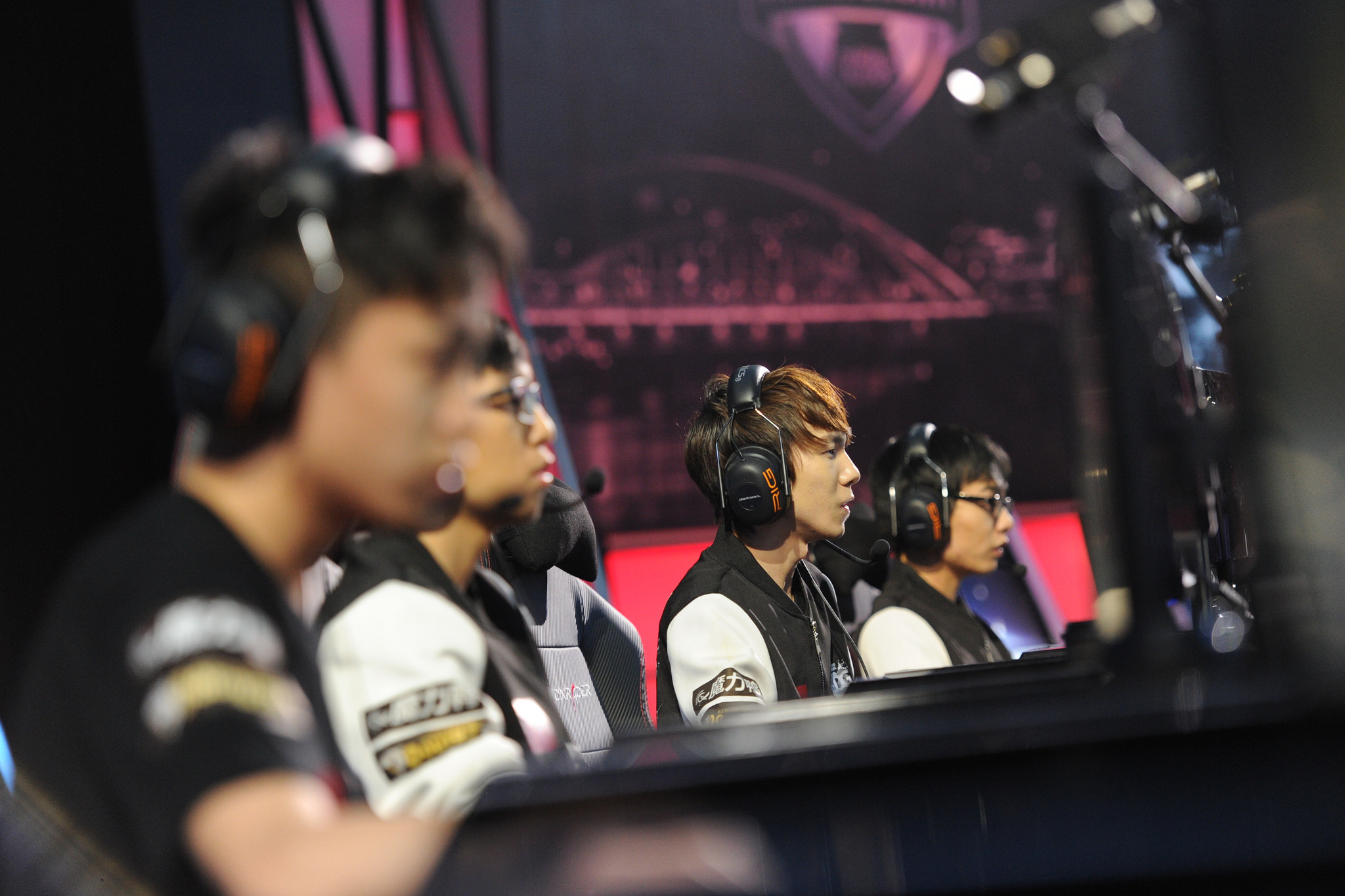 DK战队团队协作碾压BFX，英雄联盟季后赛关键战展现压制力-安博电竞